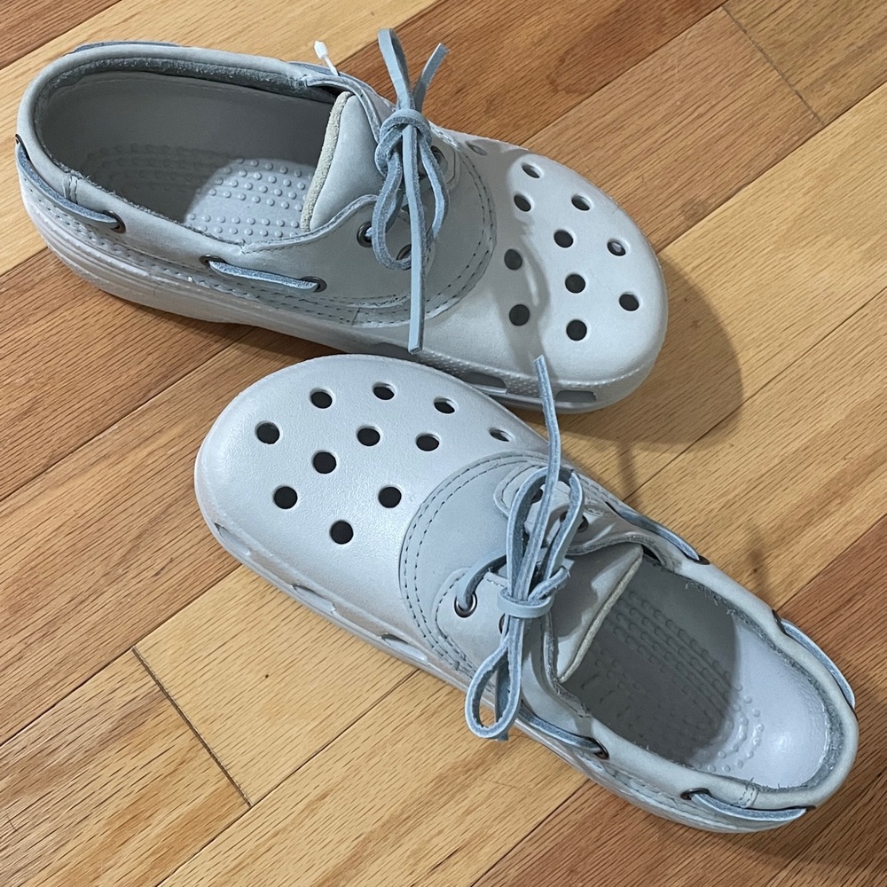 Crocs Islander Boat Clog Shoe
Light Gray/Light Blue Leather tie
Size W9….M7